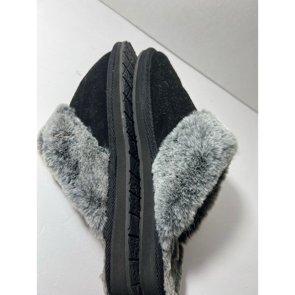 Minnetonka Cozy Black and Gray Slippers - Picture 5 of 7